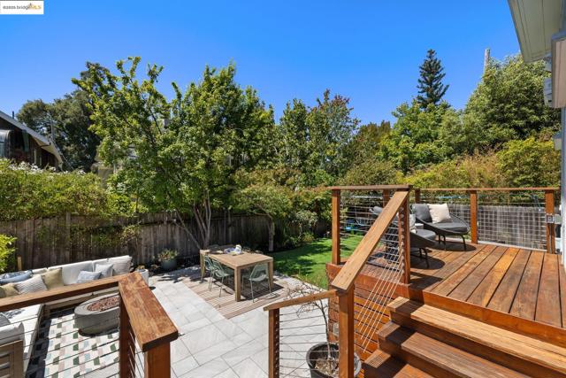 2842 Ashby Ave, Berkeley CA: https://media.crmls.org/mediaz/e84f895e-f1bc-44f7-8703-8c54ec162f2a.jpg