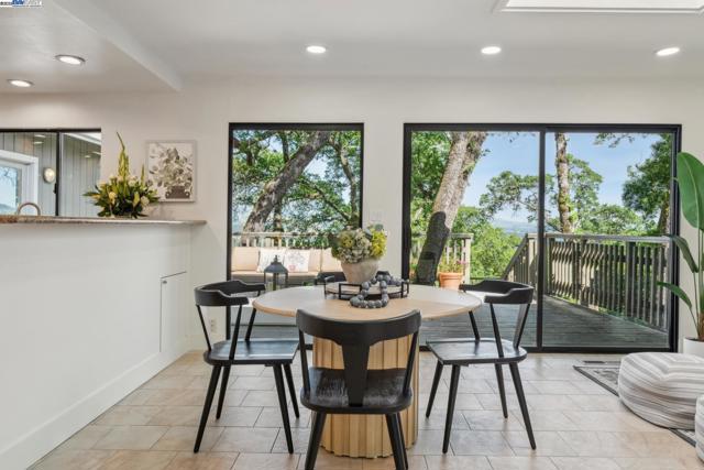 361 Castle Crest Rd, Alamo CA: https://media.crmls.org/mediaz/e8505927-3b2a-4bac-989b-62aebb084459.jpg