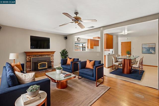 3478 Esperanza Drive, Concord CA: https://media.crmls.org/mediaz/e8505cd7-18c5-4f66-9a88-04c3dd3a9d76.jpg