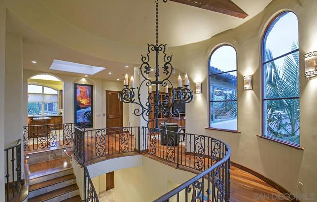 1150 Pine St, Coronado CA: https://media.crmls.org/mediaz/e85130cc-bd99-460b-862d-ff6dae31090b.jpg