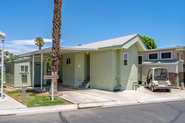 84136 Avenue 44, Indio CA: https://media.crmls.org/mediaz/e8513309-0efa-4ac5-8f91-e574c5b4e6d3.jpg