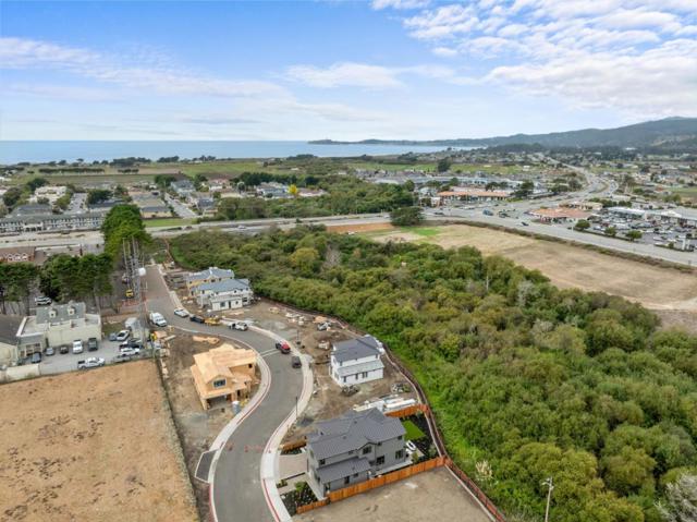 587 Creekside Court, Half Moon Bay CA: https://media.crmls.org/mediaz/e8516f1a-1cd4-4dd4-a976-fe0fd3f91dfd.jpg