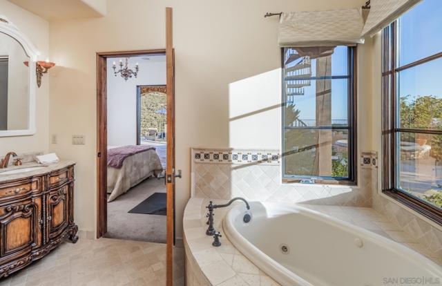 18113 El Brazo, Rancho Santa Fe CA: https://media.crmls.org/mediaz/e851d083-359f-464a-acd5-25017c946201.jpg