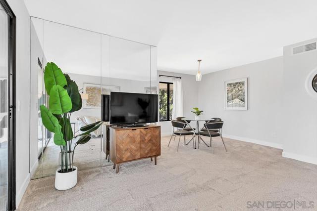 Image 4 of 42 For 17607 Pomerado Road  204