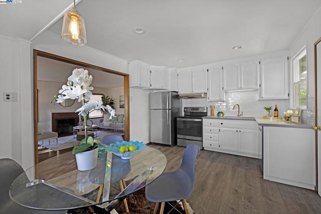 17473 Via Alamitos, San Lorenzo CA: https://media.crmls.org/mediaz/e852b709-2136-4fb7-a6ec-0d52907ac5a2.jpg