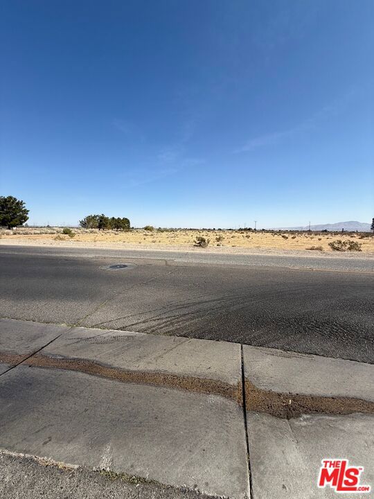 1001 Del Cerro Street, Victorville CA: https://media.crmls.org/mediaz/e8531b34-7615-4506-9d3f-abe287b53116.jpg