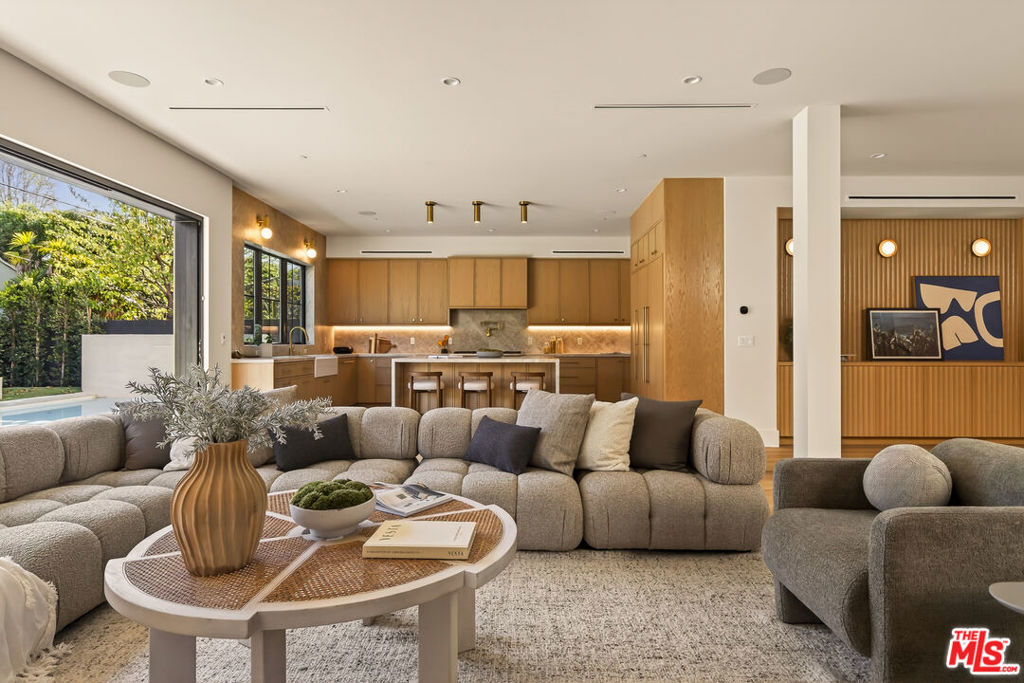 11500 Kingsland Street