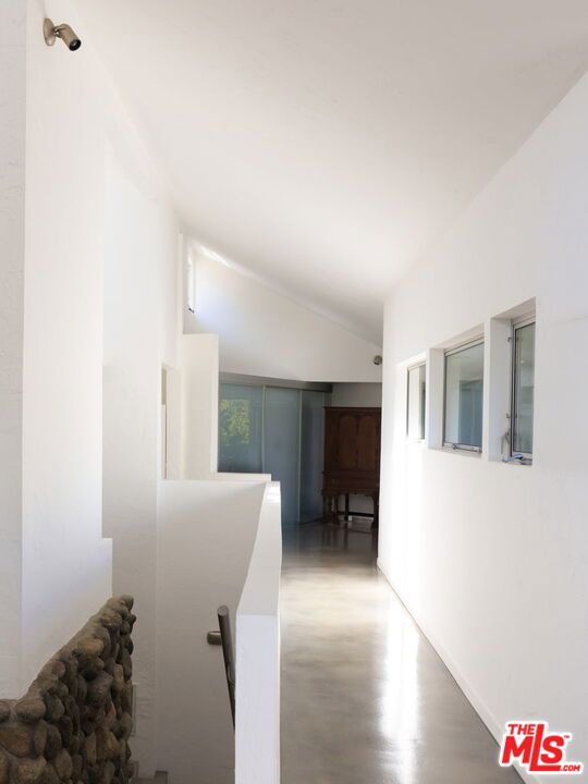 14622 Valley Vista Boulevard, Sherman Oaks CA: https://media.crmls.org/mediaz/e8534088-ab52-4c98-9c87-bcbaef0ad4c8.jpg