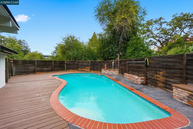 289 Sierra Dr, Walnut Creek CA: https://media.crmls.org/mediaz/e8538576-a830-48a1-91fa-1f66e326564e.jpg