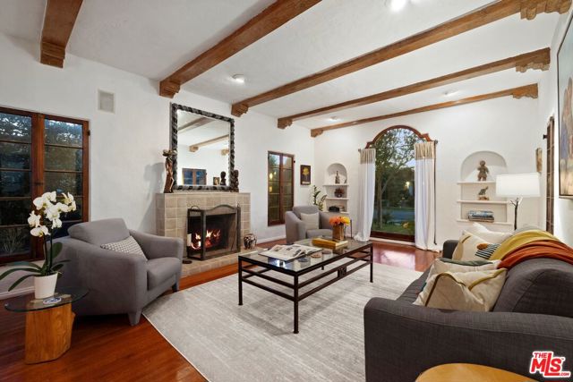 10516 Tennessee Avenue, Los Angeles CA: https://media.crmls.org/mediaz/e853baa0-e472-43de-a17a-913c3bad591b.jpg