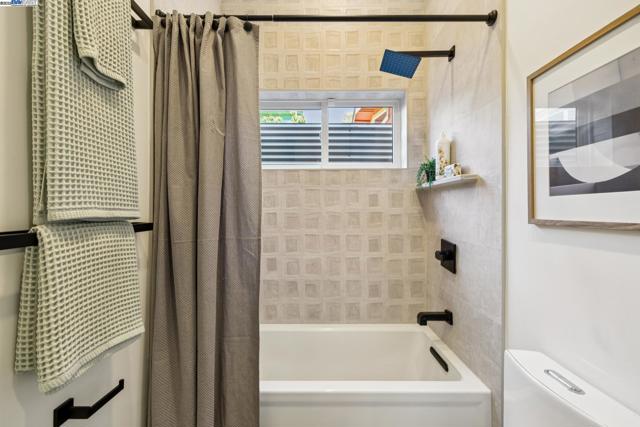 730 HENRY STREET, Oakland CA: https://media.crmls.org/mediaz/e853d869-997c-437b-9f48-983af6256ccf.jpg