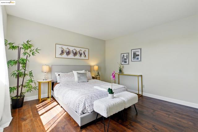 Bedroom with baseboards and hardwood / wood-style floors