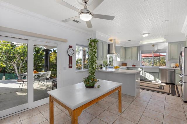 Detail Gallery Image 11 of 47 For 1751 Monte Vista Dr, Vista,  CA 92084 - 5 Beds | 3/1 Baths