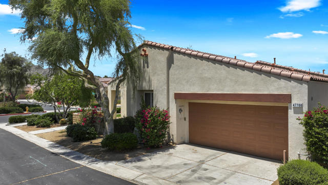 47788 Dancing Butterfly, La Quinta CA: https://media.crmls.org/mediaz/e8548284-267d-4c87-a566-315828831049.jpg