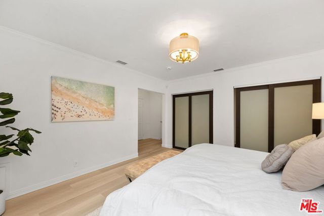 465 N Kilkea Drive, Los Angeles CA: https://media.crmls.org/mediaz/e8549b2a-53ac-4688-a035-6f0e20816e7a.jpg