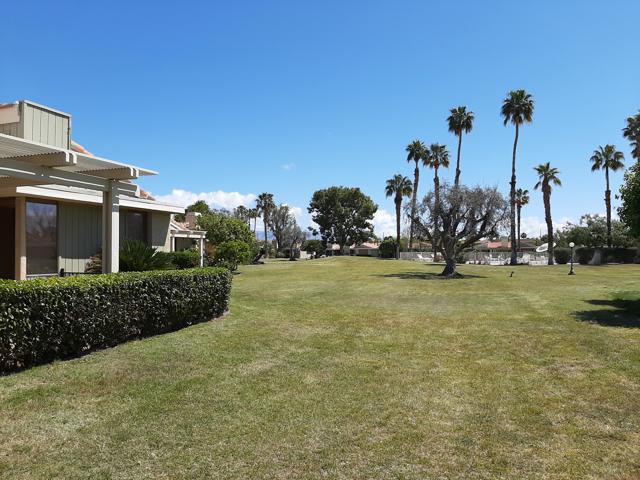 72385 Beverly Way, Rancho Mirage CA: https://media.crmls.org/mediaz/e85557d3-7c9b-4c56-bb06-31024d739467.jpg