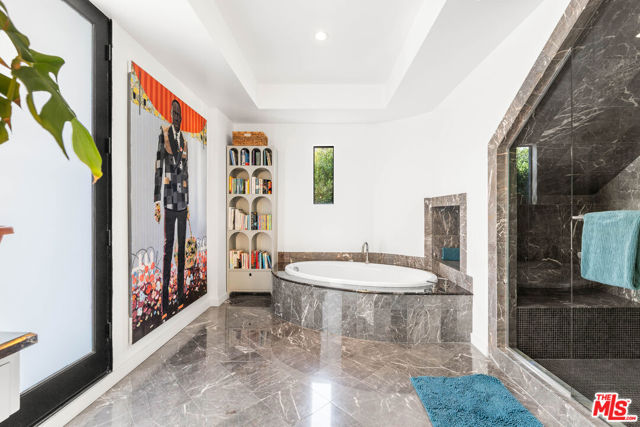 1501 Viewsite Terrace, Los Angeles CA: https://media.crmls.org/mediaz/e8556b16-b990-4bf4-a60a-f7ce24308ea5.jpg