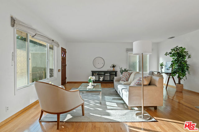 5422 Selmaraine Drive photo 3