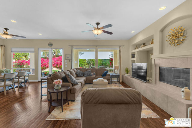 41728 Via Treviso, Palm Desert CA: https://media.crmls.org/mediaz/e855ab02-0ce9-4f9c-89d9-32fbcf73fc6d.jpg