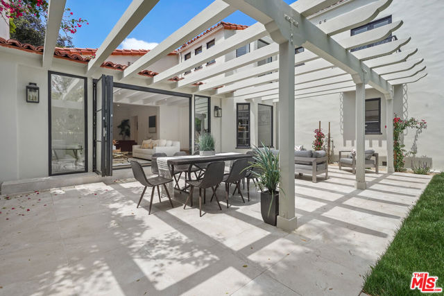 712 N RODEO Drive, Beverly Hills CA: https://media.crmls.org/mediaz/e855fb1b-bbab-4aa7-8ed8-4bcd755586f9.jpg