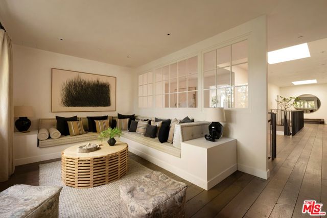 1319 Amalfi Drive, Pacific Palisades CA: https://media.crmls.org/mediaz/e8562091-a897-405a-b4c3-68ad604b0a4b.jpg