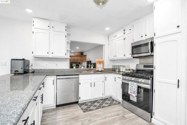 185 Evening Star Ct, Milpitas CA: https://media.crmls.org/mediaz/e8566054-86d3-4131-a4d7-0ddda3cd11b2.jpg