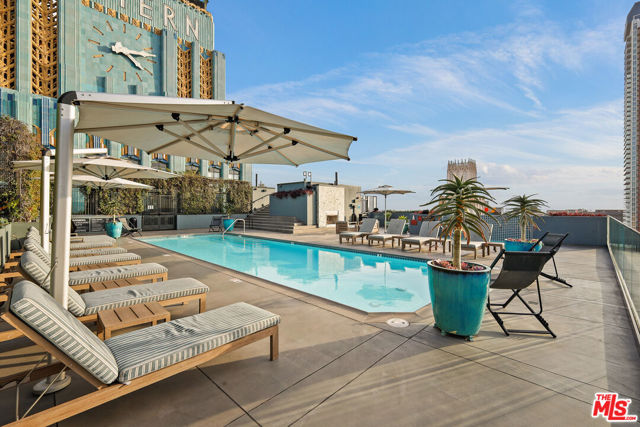 849 S Broadway, Los Angeles CA: https://media.crmls.org/mediaz/e8567510-e8e9-4cad-9e42-abe718f36a13.jpg