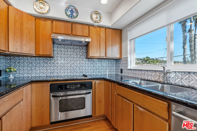 409 Arenoso Lane, San Clemente CA: https://media.crmls.org/mediaz/e856fe65-2e7a-4d20-b9f2-9cc3786c926d.jpg