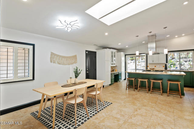 4809 Dunman Avenue, Woodland Hills CA: https://media.crmls.org/mediaz/e8579d31-25f9-439d-88b4-c9d39b37cbf5.jpg