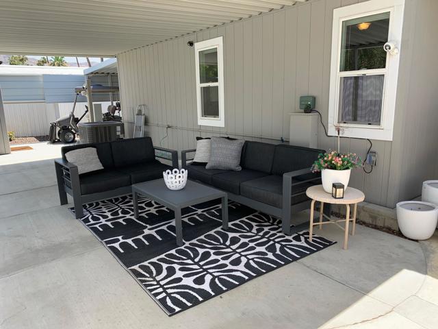 31 Paseo Laredo North, Cathedral City CA: https://media.crmls.org/mediaz/e857c96e-e8cf-46d1-b99d-bc6738495bd9.jpg