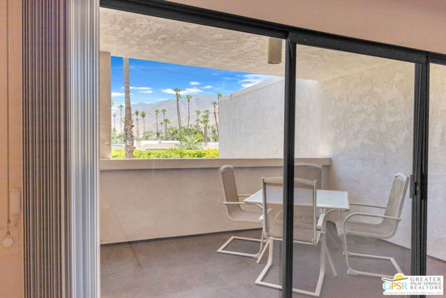 2696 S Sierra Madre, Palm Springs CA: https://media.crmls.org/mediaz/e85830a6-3ac7-4e99-abdf-f7713c48a4d4.jpg