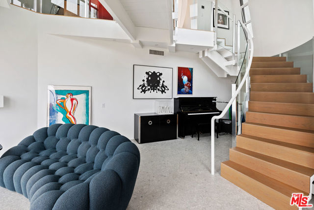 Image 38 of 50 For 270 Palisades Beach Road 203