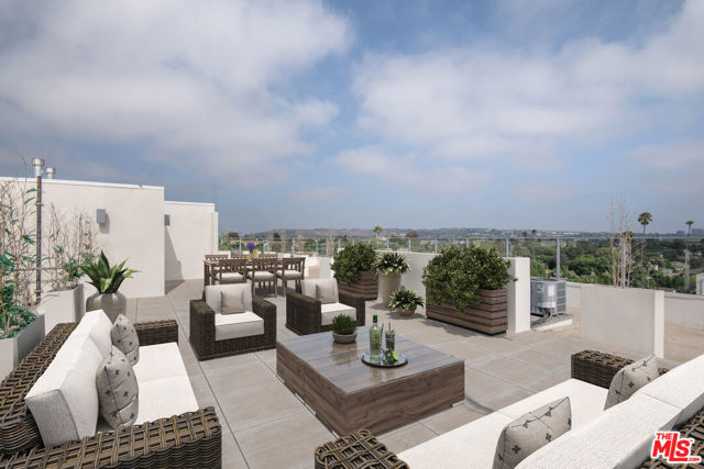 4418 S Slauson Avenue, Culver City CA: https://media.crmls.org/mediaz/e8590564-1596-4bc9-a80d-b14d3f72cdfe.jpg