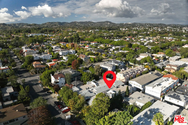 1119 23rd Street, Santa Monica CA: https://media.crmls.org/mediaz/e8591c51-7759-459b-bc8f-1e032ec952a5.jpg