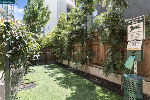 555 Ygnacio Valley Rd, Walnut Creek CA: https://media.crmls.org/mediaz/e8592405-2073-4340-99a2-1b99df1e0f1f.jpg