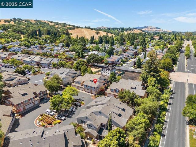 1310 Sutter Creek Ln, San Ramon CA: https://media.crmls.org/mediaz/e8597dfd-c059-4ee5-a6cc-211bfd126958.jpg