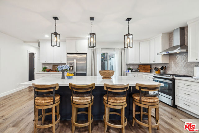 821 S Cloverdale Avenue, Los Angeles CA: https://media.crmls.org/mediaz/e859a299-5ffd-459b-bbc6-de624b6a5bea.jpg