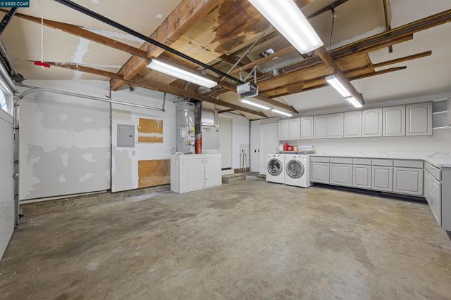 30450 Oakmont Way, Hayward CA: https://media.crmls.org/mediaz/e85a5232-0433-4b7f-bc17-bacf93a6a6f6.jpg