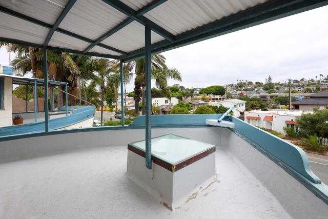 732 3rd Street, Encinitas CA: https://media.crmls.org/mediaz/e85b8793-eb98-4e51-9548-0664bb5d08f0.jpg