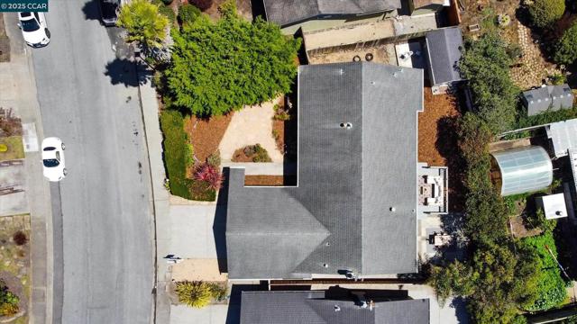 423 Casa Del Mar Dr, Half Moon Bay CA: https://media.crmls.org/mediaz/e85bf19a-b46f-401a-9bc3-80631fac6688.jpg