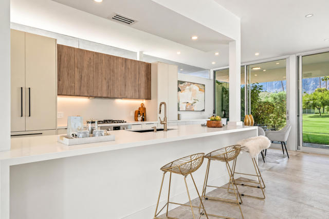 80 Lakeview Drive, Palm Springs, CA 92264