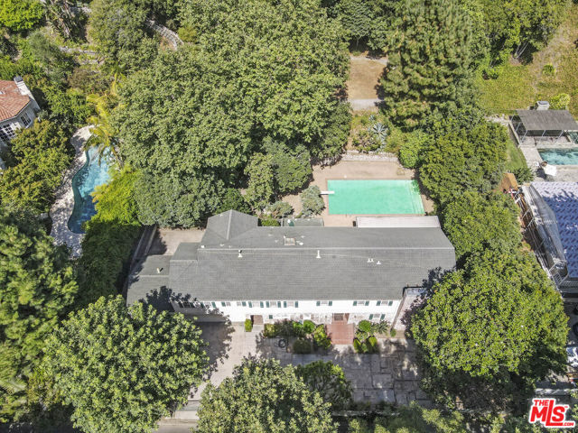 1150 Stone Canyon Road, Los Angeles CA: https://media.crmls.org/mediaz/e85cc02c-7dc5-4e21-bfd3-d21aaf5a3718.jpg