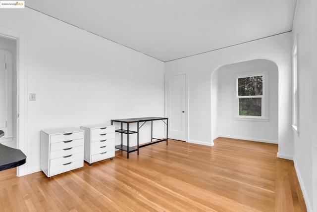 2340 Virginia St, Berkeley CA: https://media.crmls.org/mediaz/e85d2db8-205d-4666-bc47-04ef909d836c.jpg