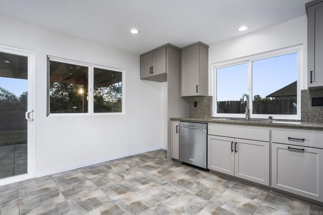 8973 CARLEY CIR, San Diego CA: https://media.crmls.org/mediaz/e85dc214-02b8-4908-a145-b5077fc6bd9e.jpg