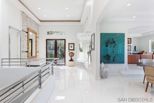 6617 Muirlands Dr, La Jolla CA: https://media.crmls.org/mediaz/e85dcd30-5cbf-4968-bf77-7148c102af8c.jpg