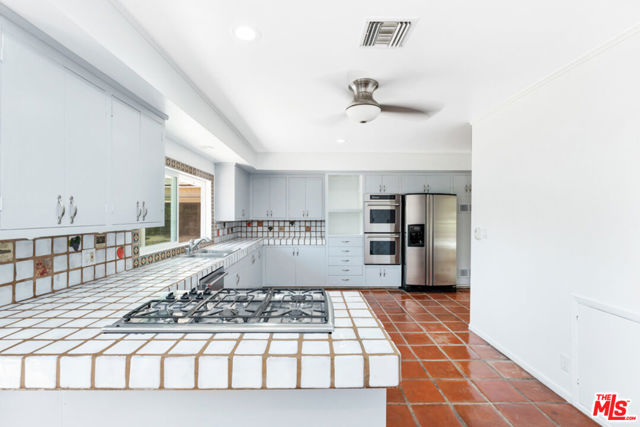 4440 Ben Avenue photo 8