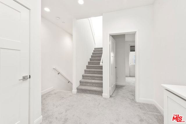 516 E Imperial Avenue, El Segundo CA: https://media.crmls.org/mediaz/e85df2f8-a287-406c-ac11-a178fa8affbf.jpg