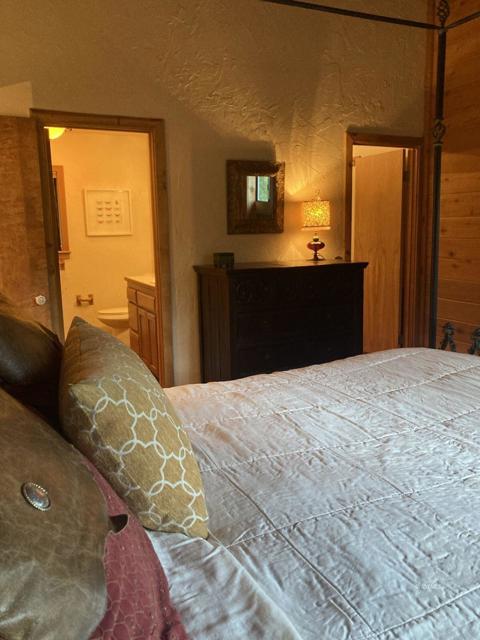 25500 Foster Lake Road, Idyllwild CA: https://media.crmls.org/mediaz/e85e00e2-cdd7-4742-998f-943d63e21775.jpg