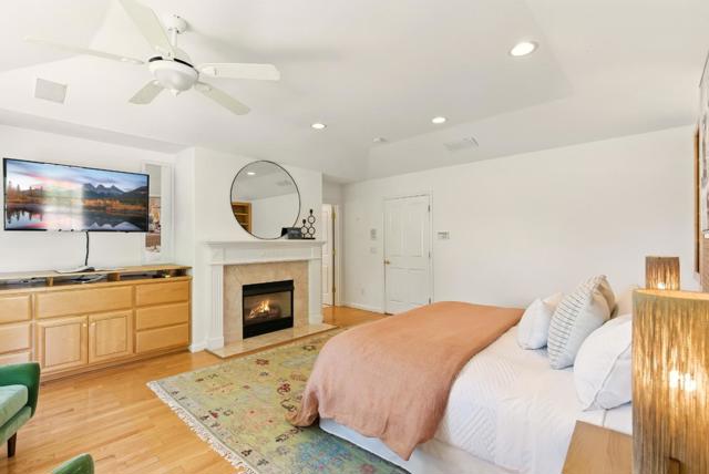 41 Regent Place, Palo Alto CA: https://media.crmls.org/mediaz/e85e5038-3e59-4d56-ad49-56f8fc6f8049.jpg