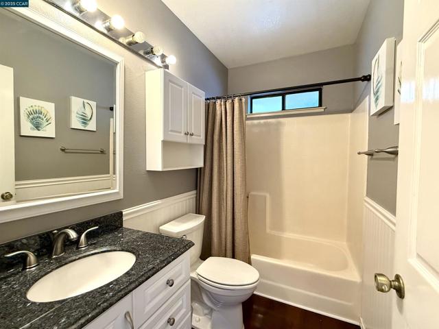 320 N Villa Way, Walnut Creek CA: https://media.crmls.org/mediaz/e85ec20b-ac3c-451a-89aa-575db85d7db9.jpg